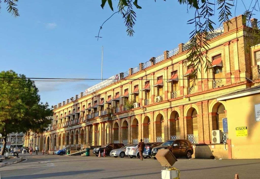 Shot man dropped off at hospital