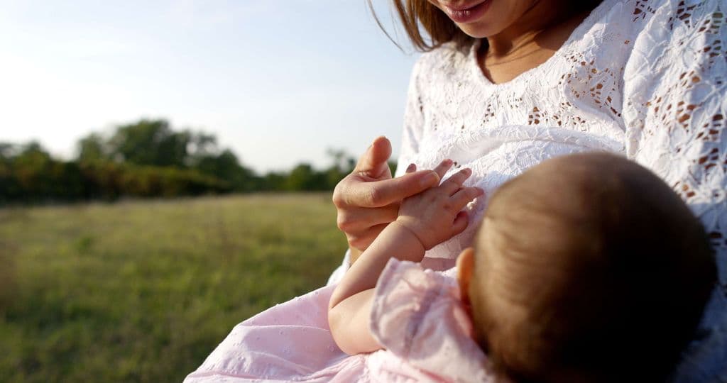 PAHO calls for stronger safeguards against digital marketing that undermines breastfeeding