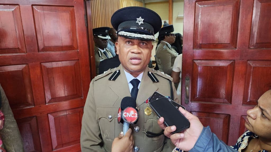 Cops kill alleged extortionist during sting