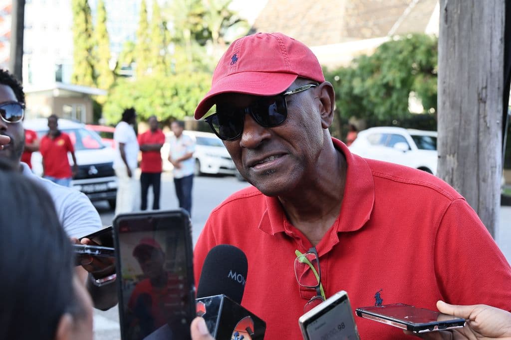 Le Hunte supports Penny for leader, wants to help