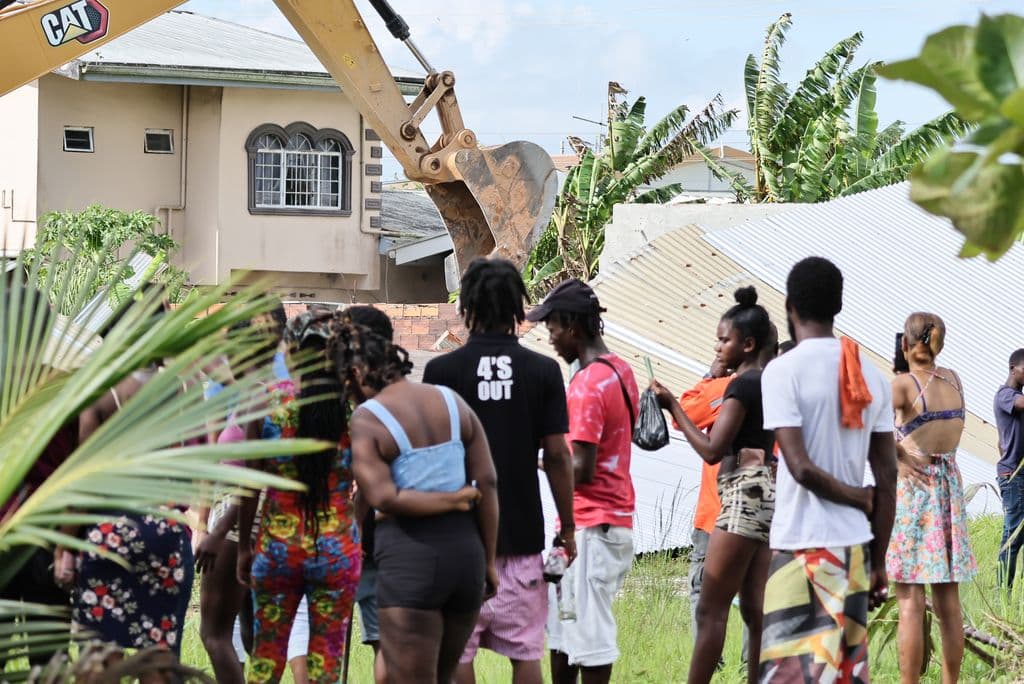 Govt slams Opposition MP and media over “misleading” squatting editorials