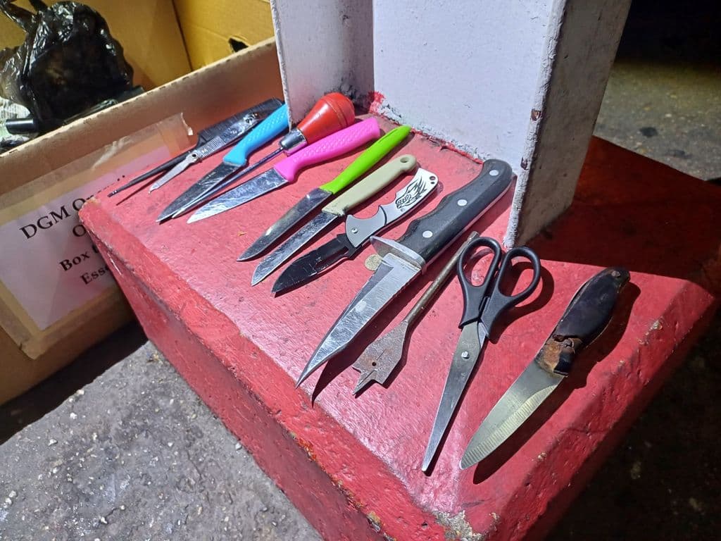 Cops say knives, ice picks abandoned by ‘troublemakers’ in PoS