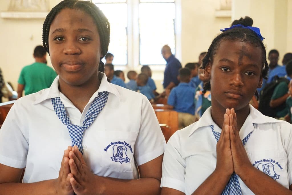 Roman Catholics leave revelry, begin 40 days of reflection