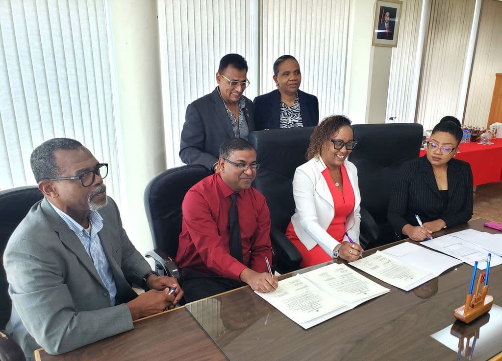 Rohan thanks unions for support at signing of agreements