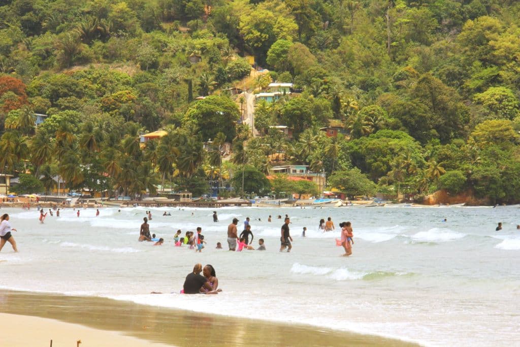 Families soak up sea and sun as Easter vacation ends