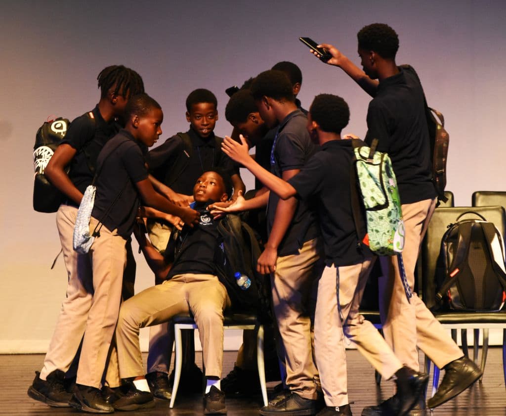 Expert advises teachers: Set up social media accounts to monitor your students