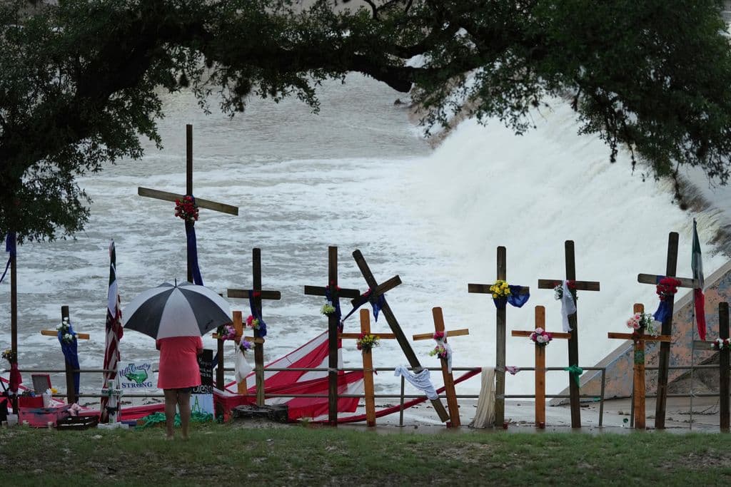Search for Texas flood victims paused as heavy rains bring new threat of high waters