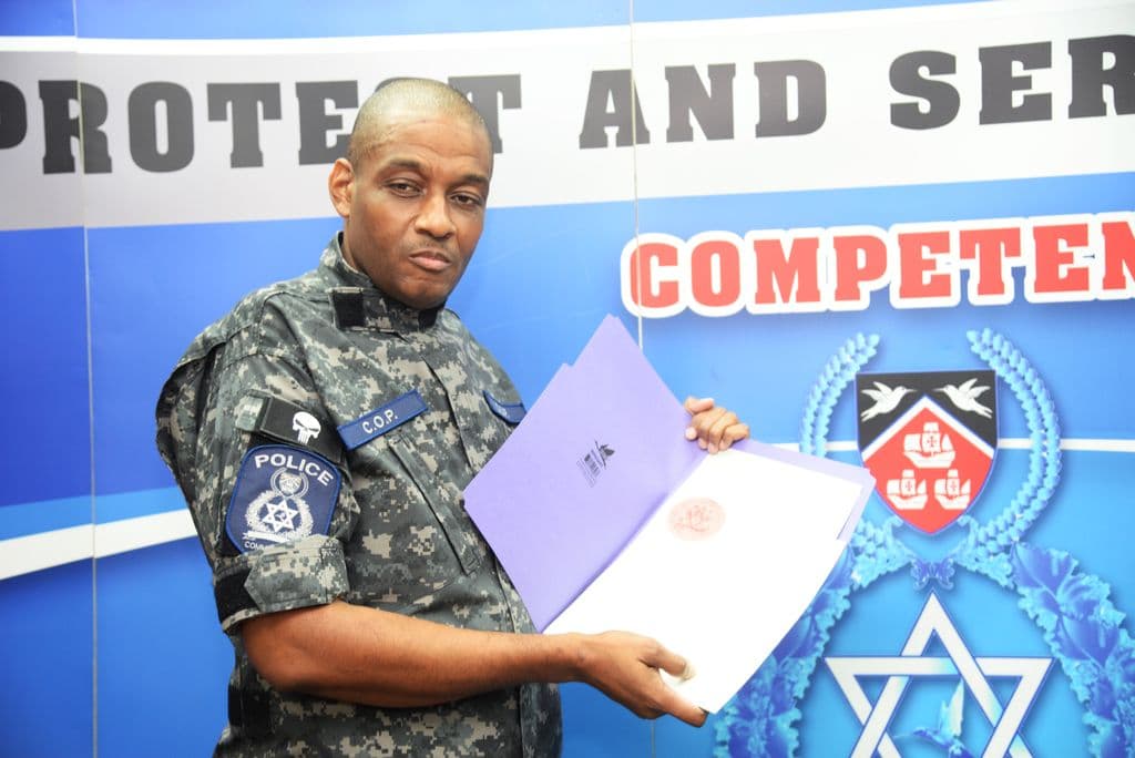 COPS HUNT 19 GANGSTERS