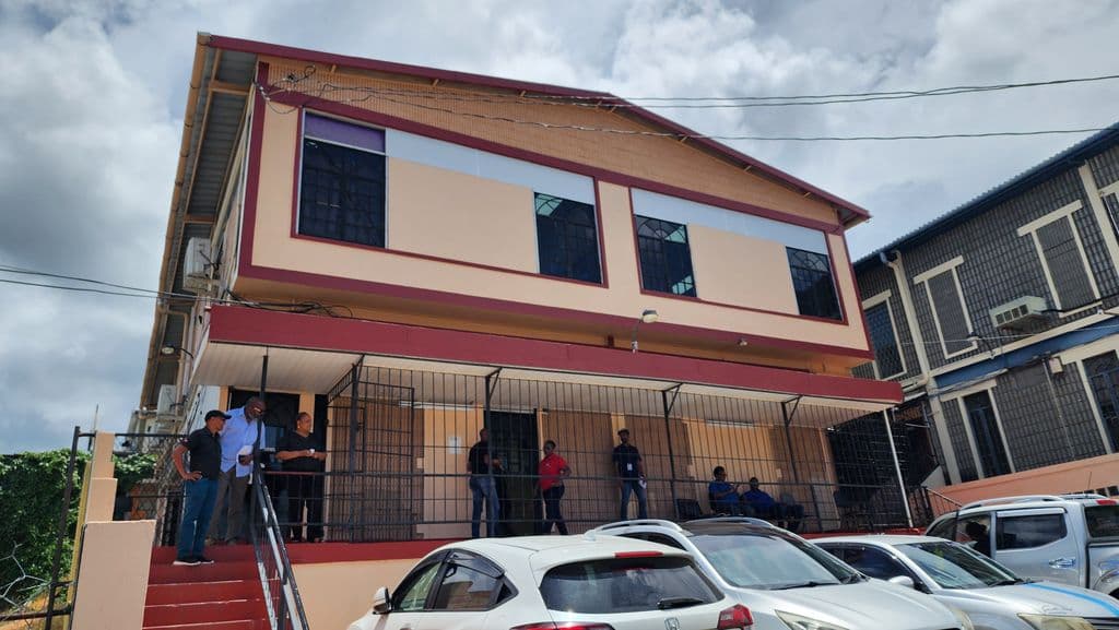 Customs clerks complain over lack of washroom facilities