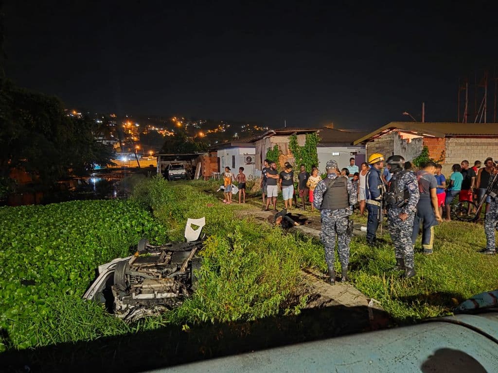 Good Samaritan robbed while helping at Beetham crash