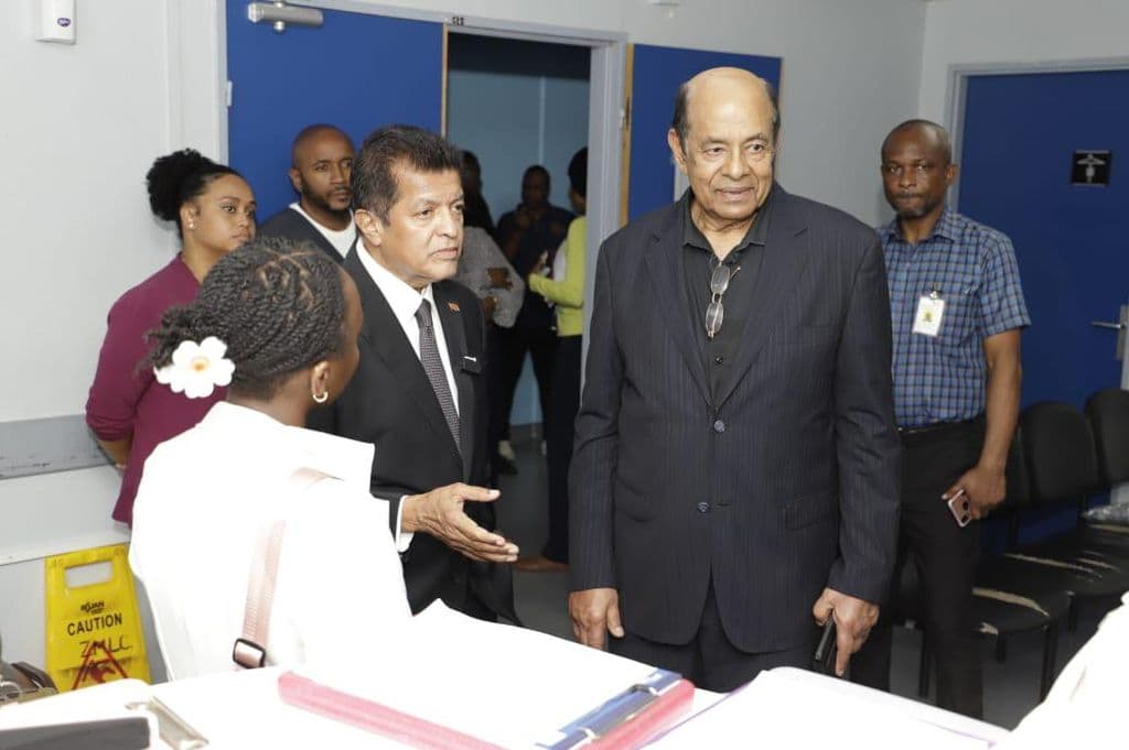 Minister of Health conducts assessment of A&E department