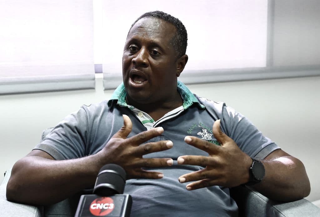 Good Samaritan robbed while trying to save accident victim