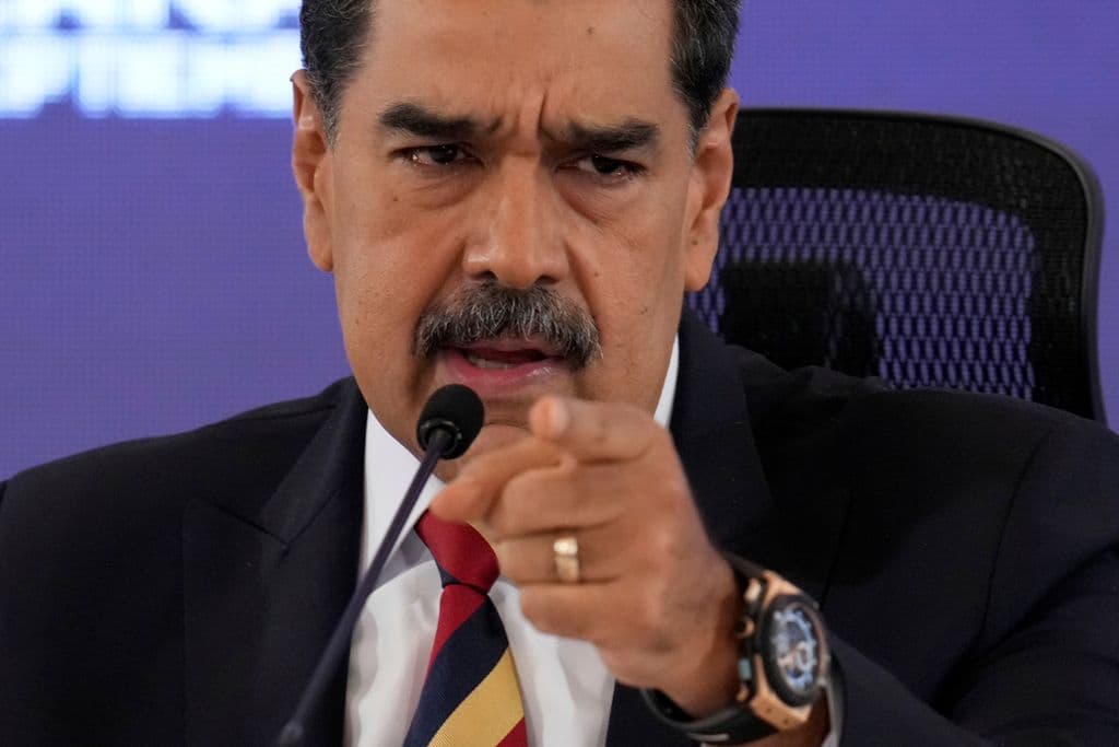 Maduro labels PM Kamla a “warmonger”