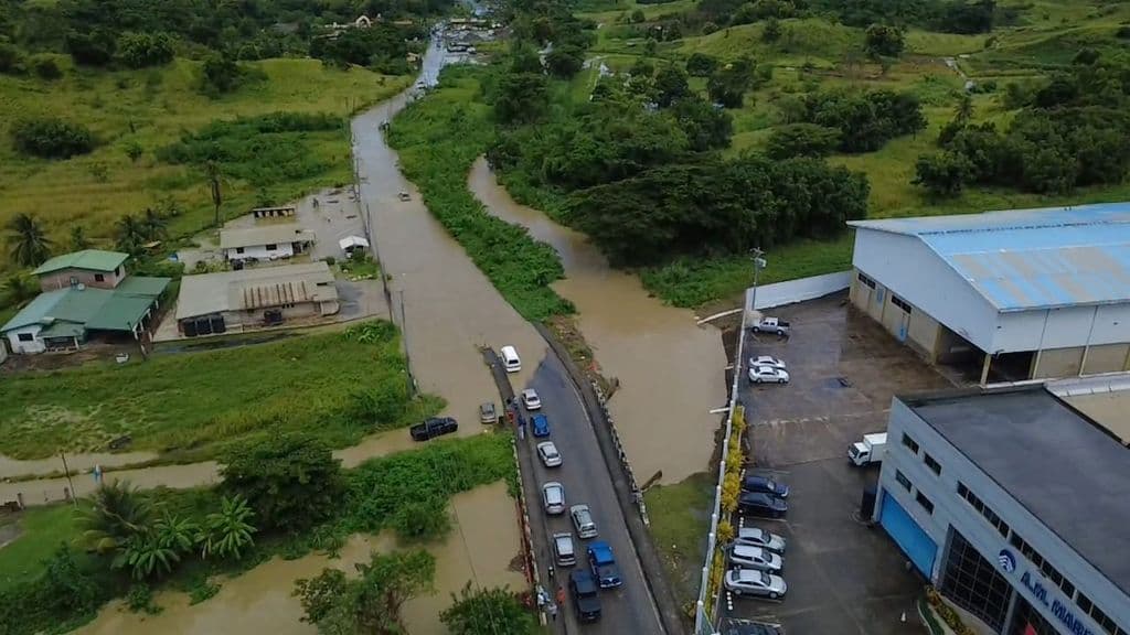 Flash floods leave drivers stranded in Claxton Bay