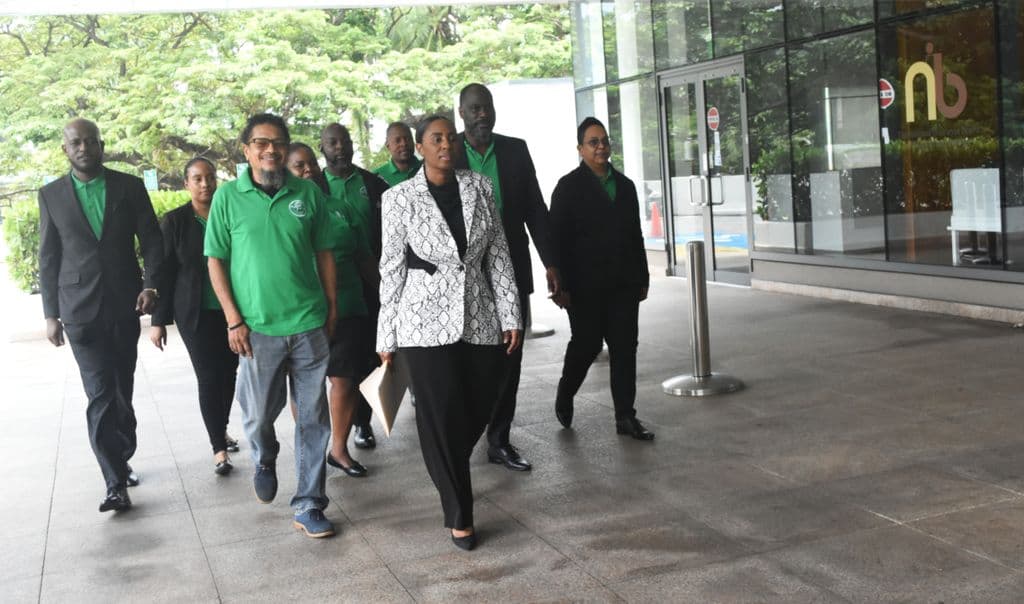 PSA leader: We expect 10% wage increase to be delivered