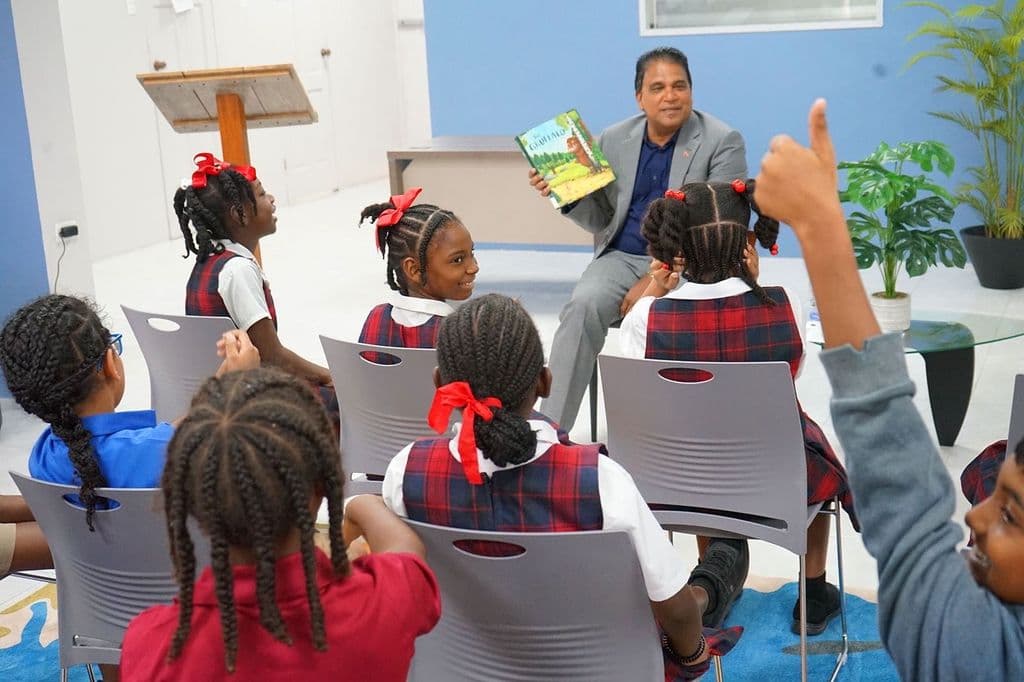 MP turns storytime into a lesson in reading