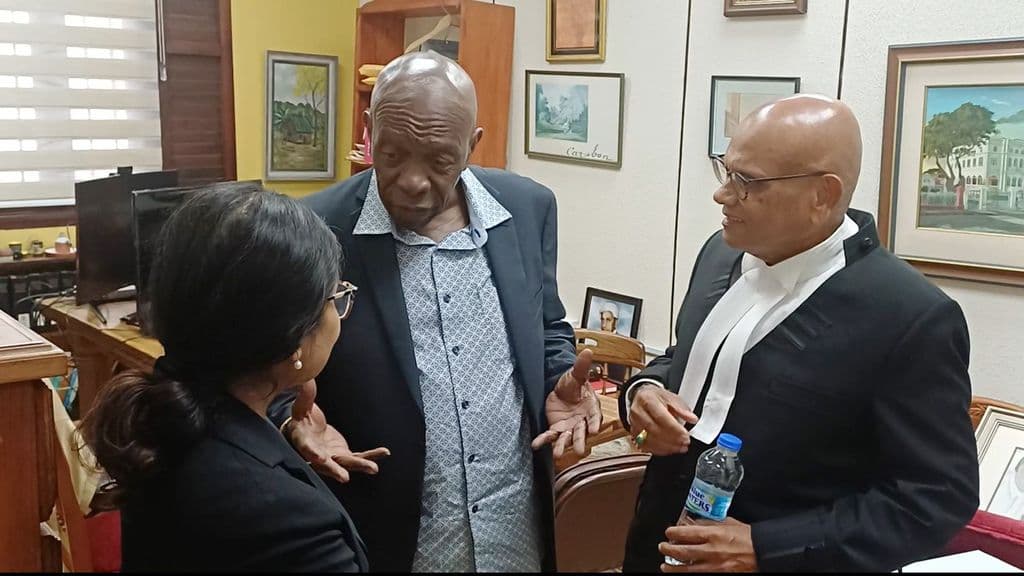 Judge halts extradition proceedings against Jack Warner