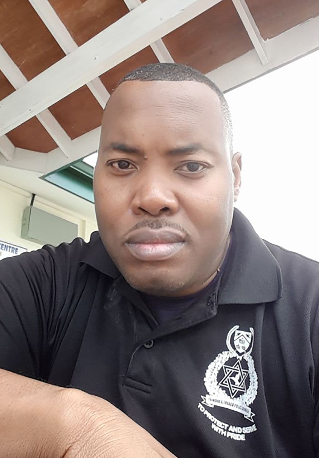 Cop critical after being shot in attempted robbery