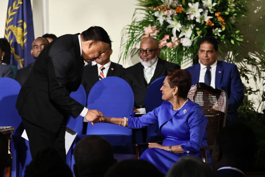 Kamla again backs Lee as Opposition calls for him to be fired