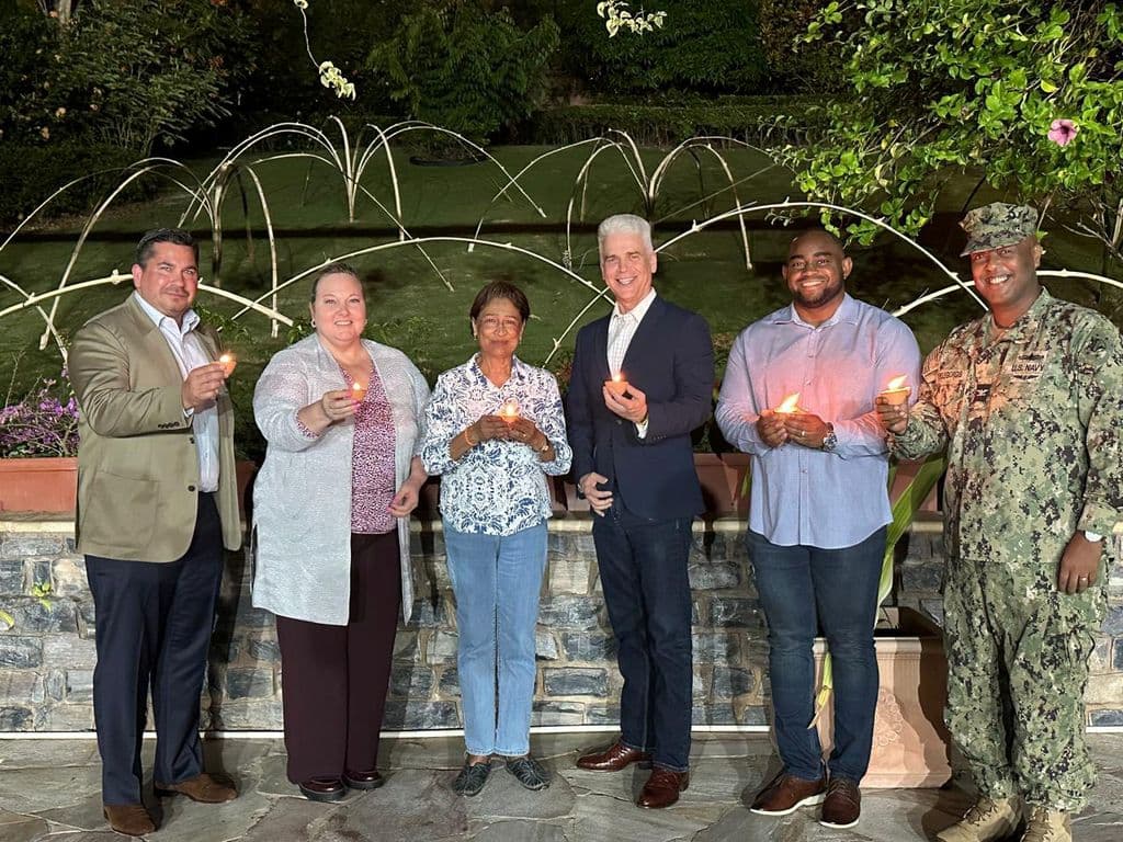 PM meets US officials for dinner