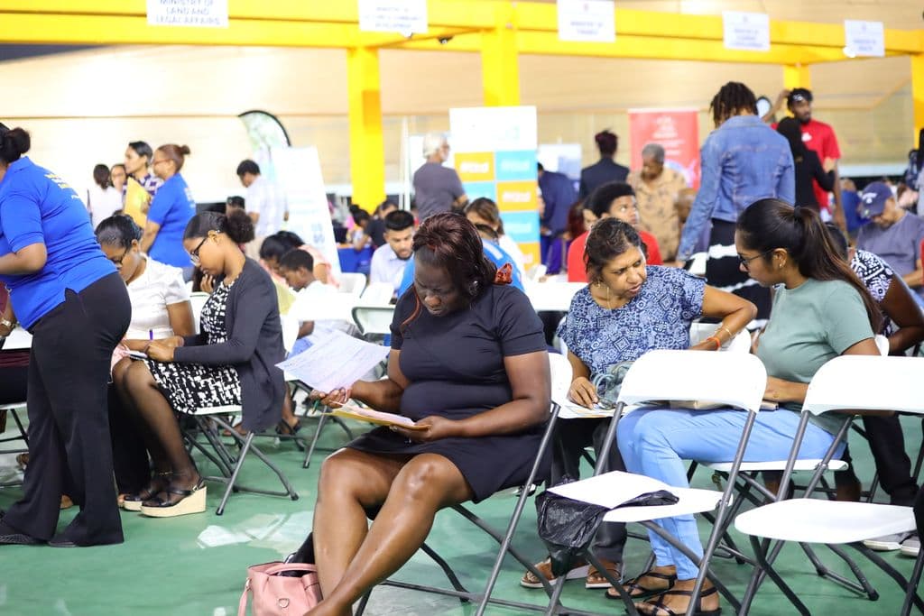 PM not surprised as over 110,000 apply for Govt jobs