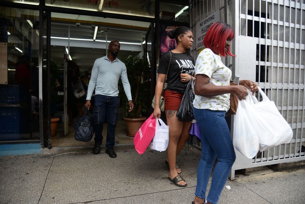 Citizens rush to supermarkets as reports of US strikes in Venezuela spread