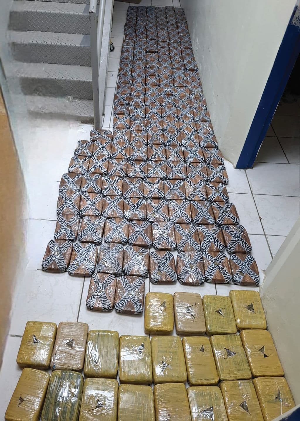 Cops seize $11M in ganja after suspect abandons car at mall
