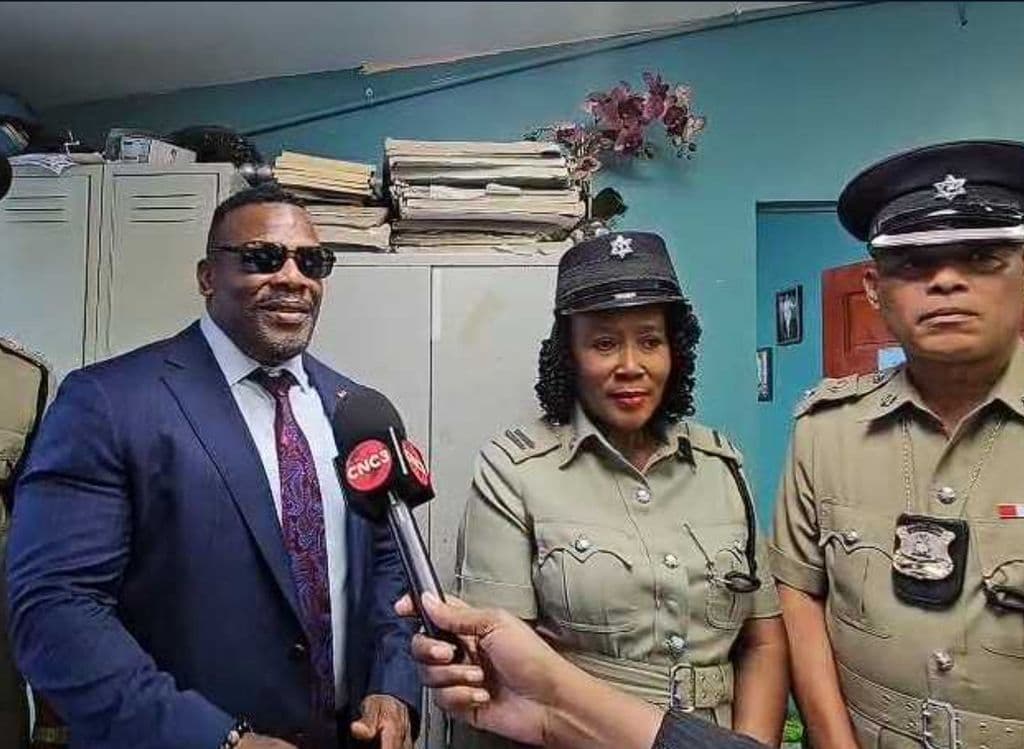 Alexander praises Tobago police for crime reduction