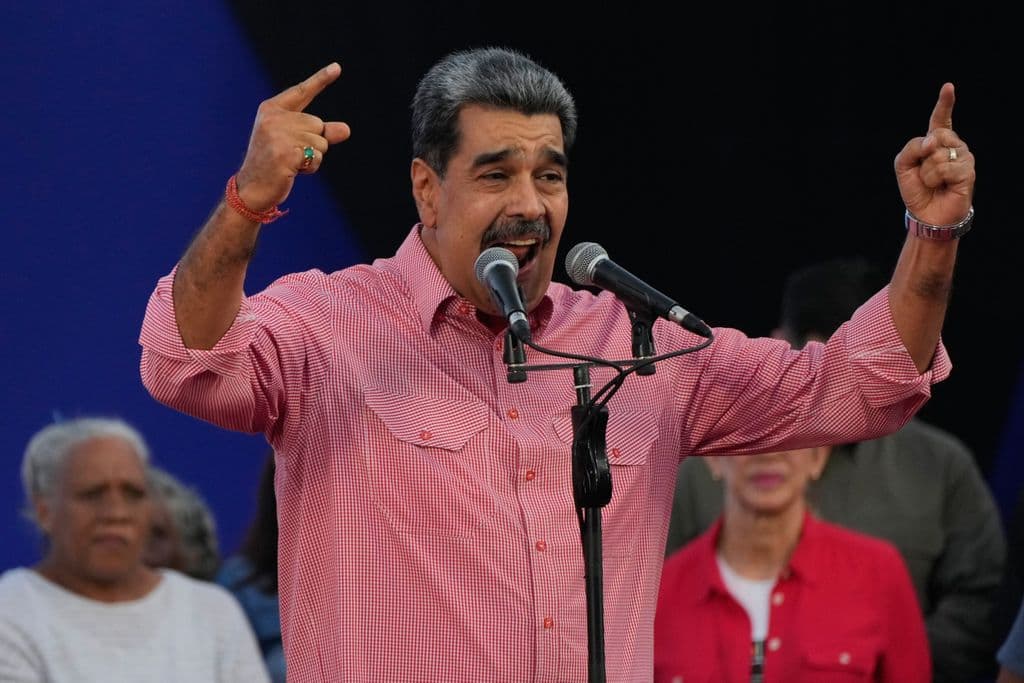 Kamla acting behind T&T citizens' backs says Maduro
