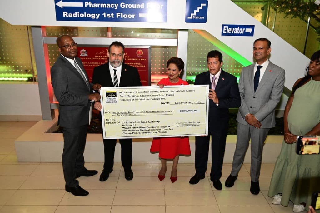 PM receives donation from Airports Authority for Children’s Life Fund