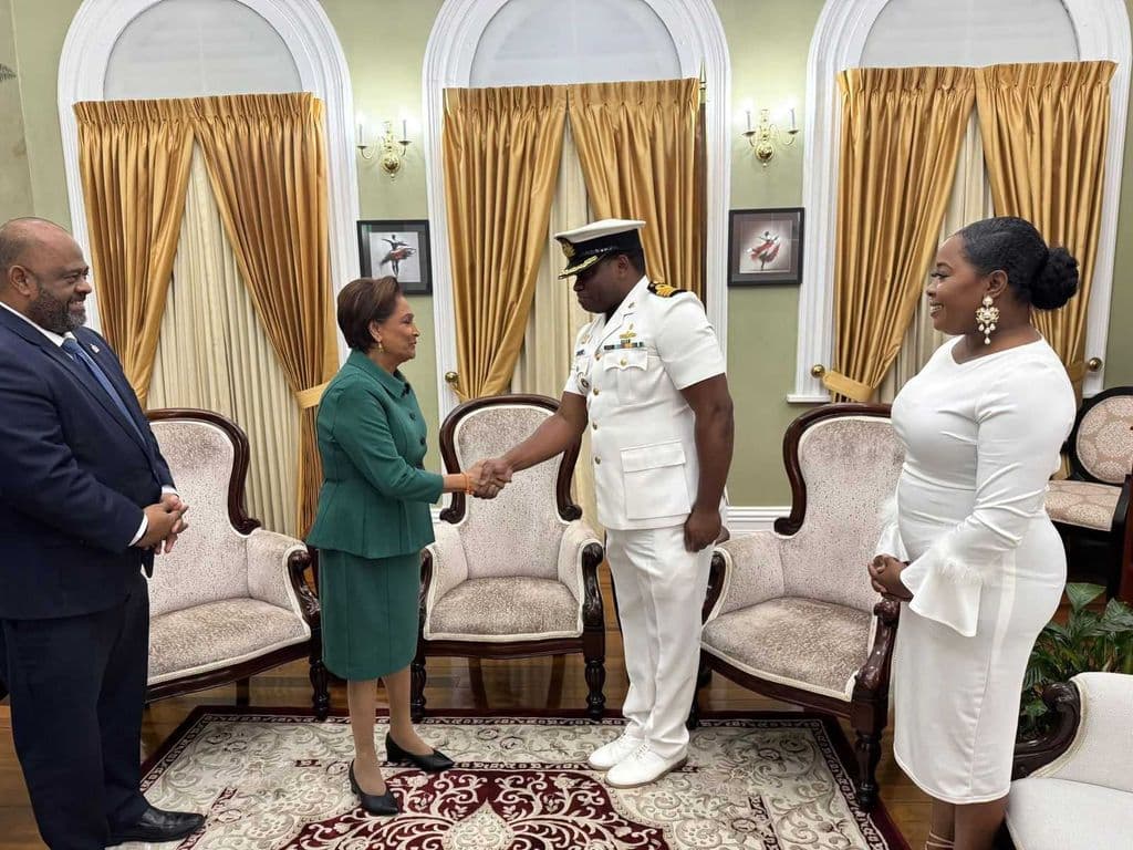 Prime Minister oversees promotion of Coast Guard commander