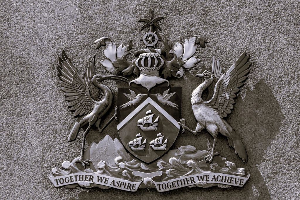 Opposition questions and condemns old Coat of Arms extension