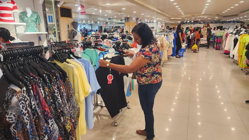 Boxing Day crowds thin as sales extended through weekend