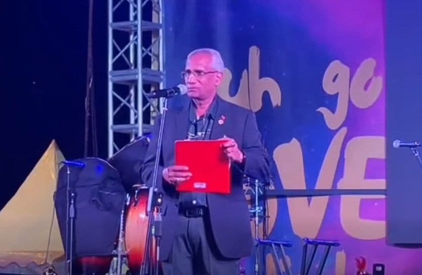 Kanhai responds after booing at Carnival Village