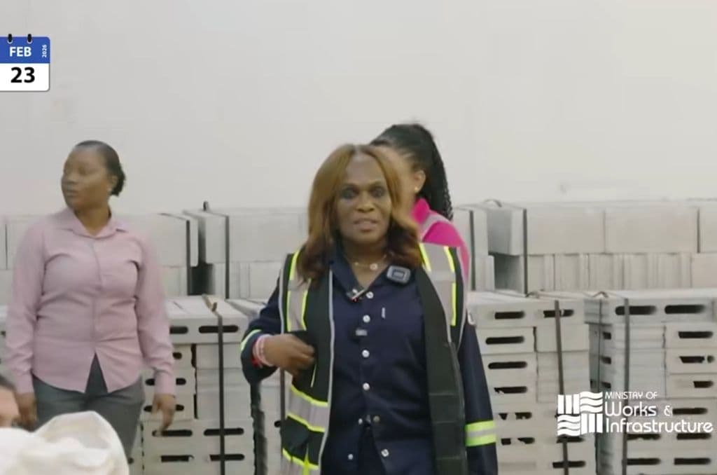 Jearlean sees off Blue Wave Harmony herself in late night sailing