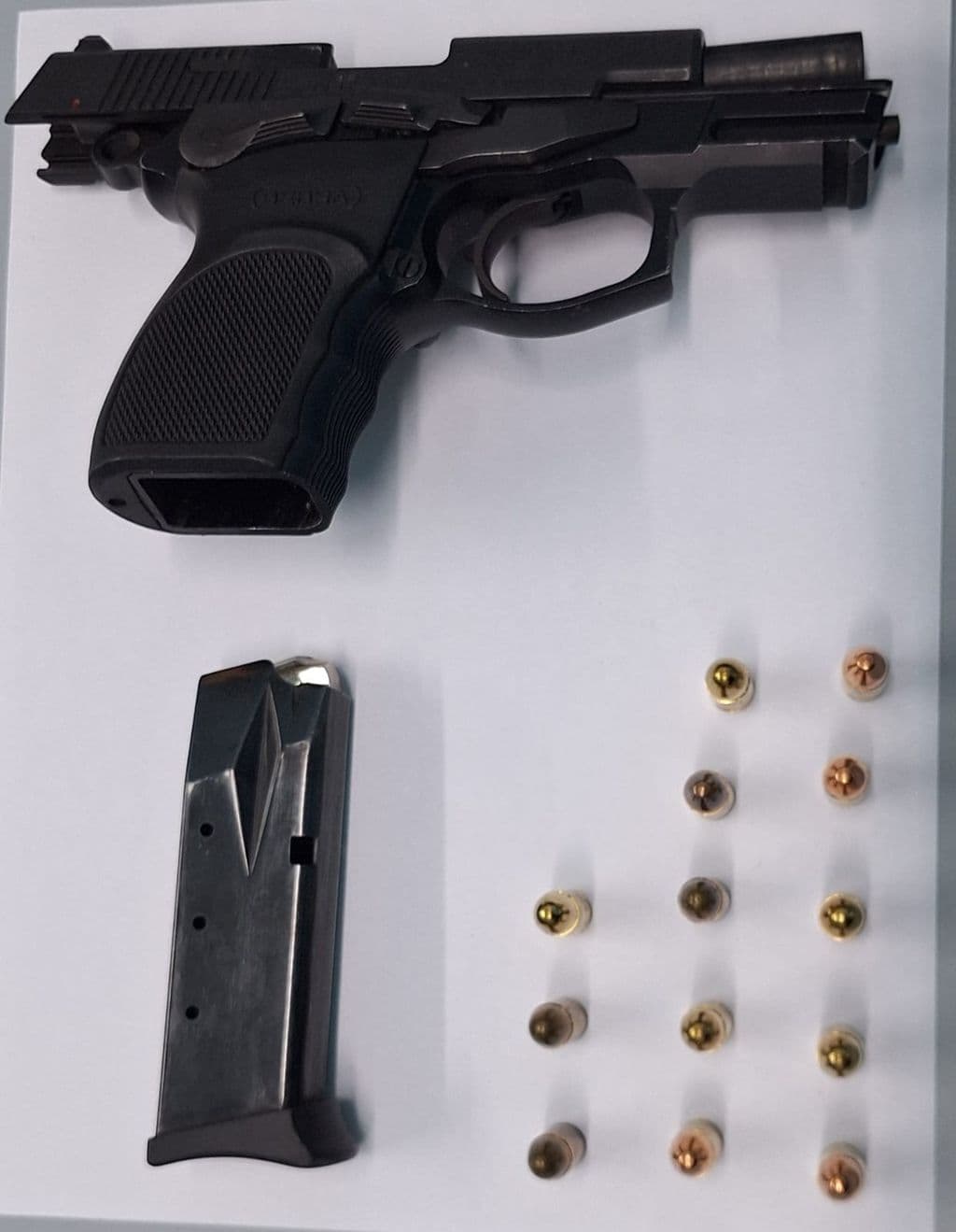 Barataria man held with gun