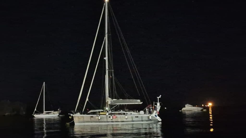 Coast Guard, fishermen rescue disabled yacht