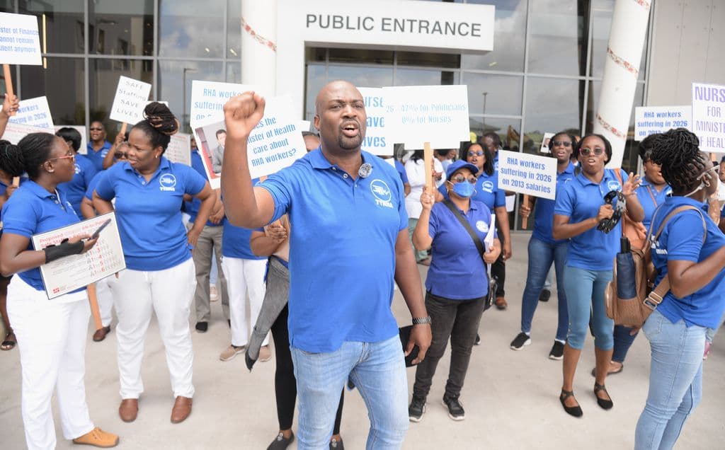 Nurses consider protests at ministers’ homes over restrictions