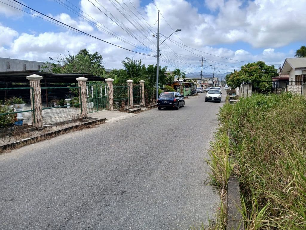 CENTRAL BUSINESSMAN CHALLENGES DETENTION