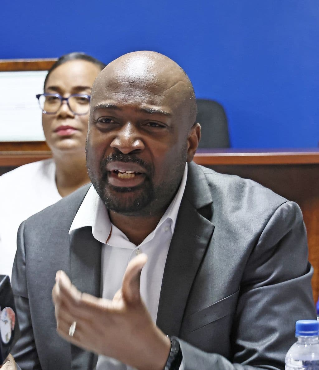 Stuart tells nurses don’t tend to more than 6 patients at a time