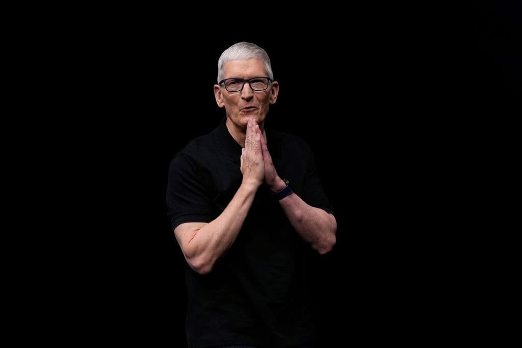 Tim Cook will step down as Apple CEO and hand reins over to the iPhone maker’s hardware leader