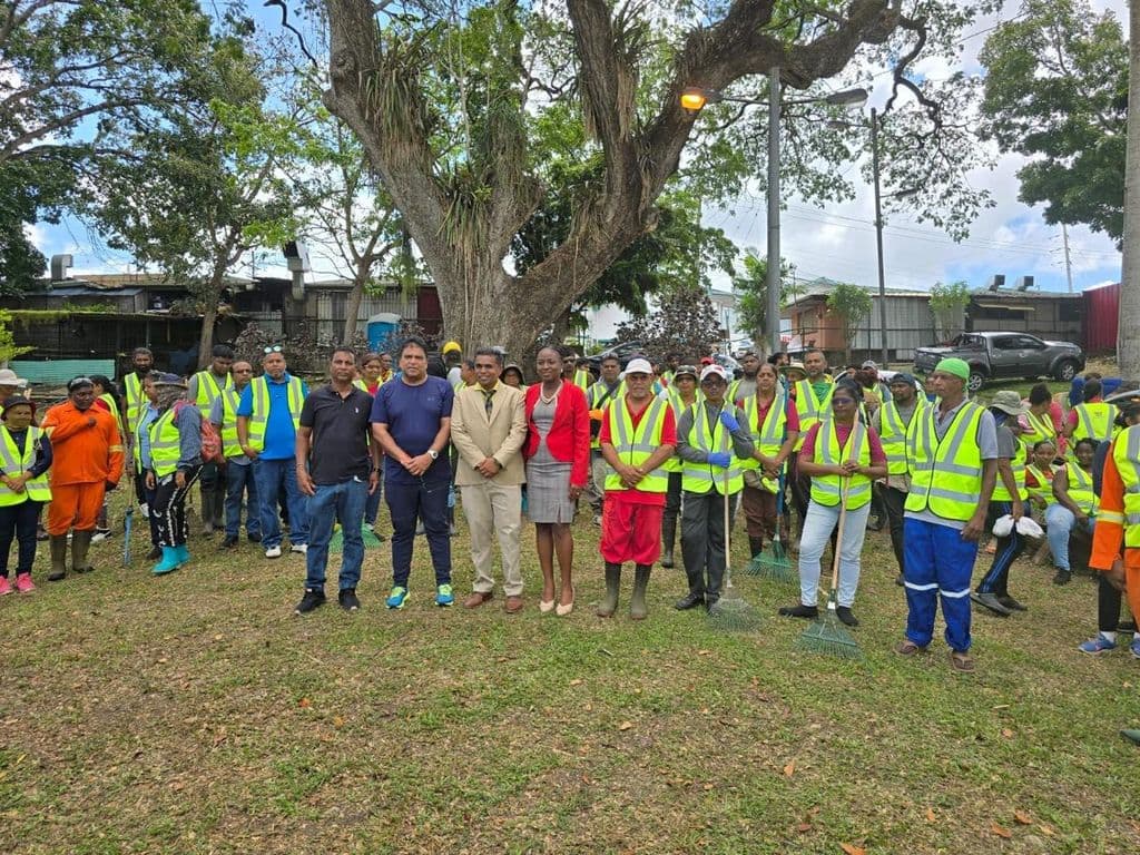 Moonilal joins NPUPS Palmiste Park cleanup