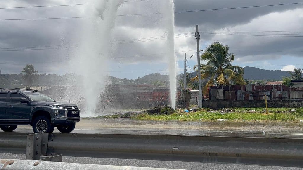 Motorists warned over Beetham Highway water rupture