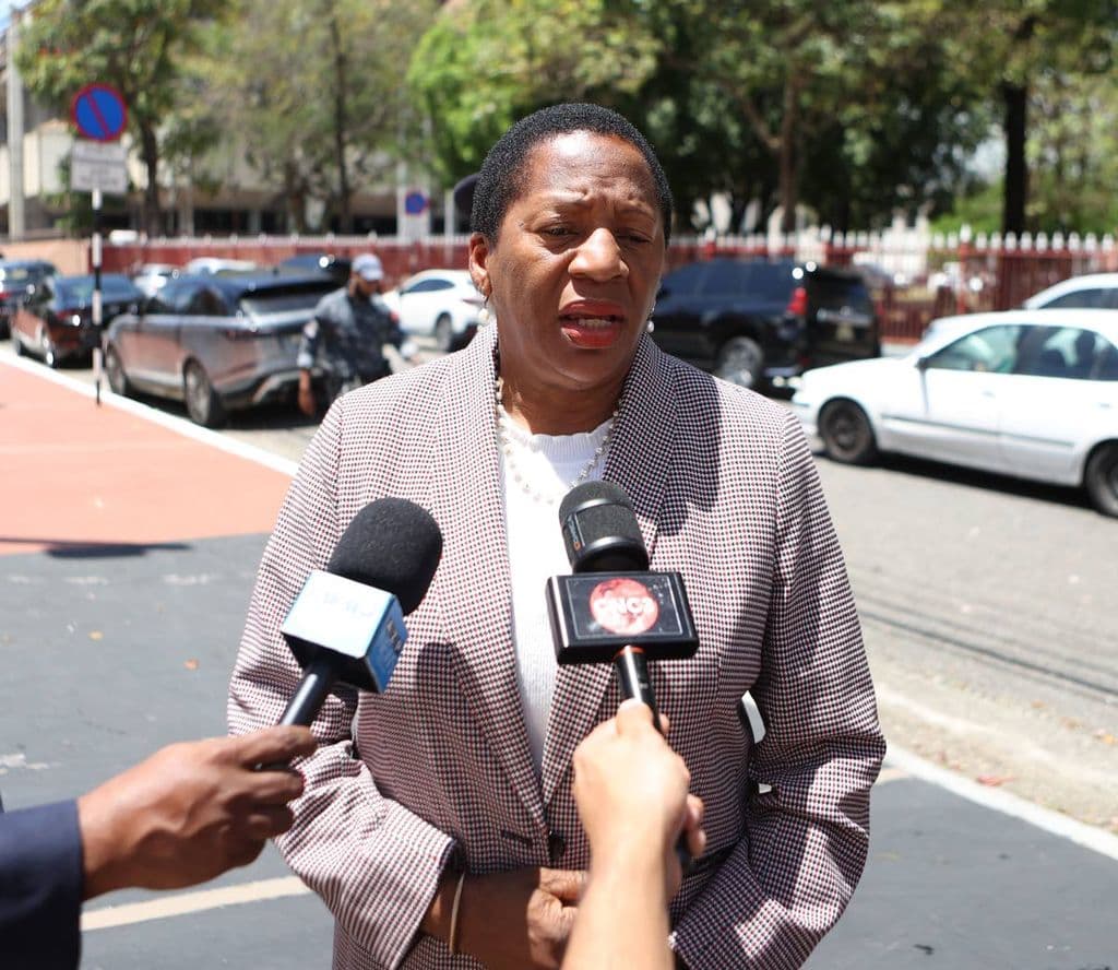 Beckles offers to work with Government on crime
