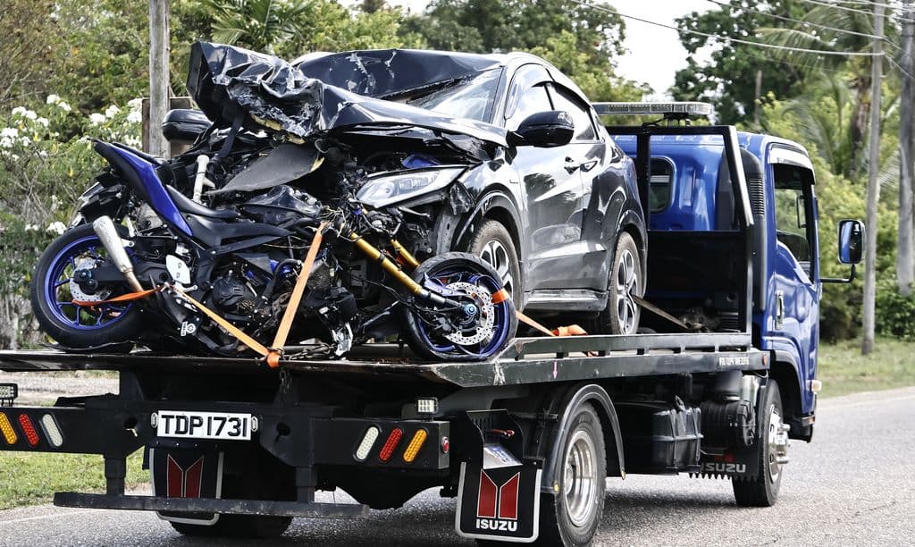 2 motorcyclists killed in separate crashes hours apart