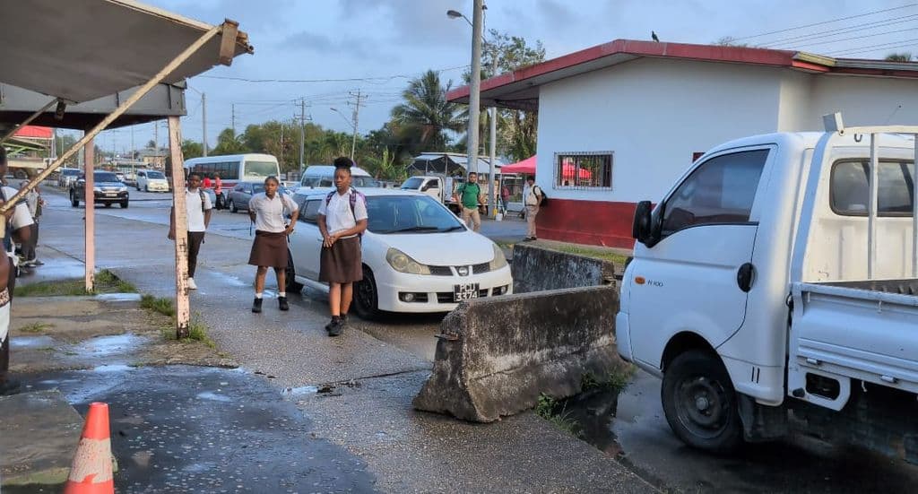 Parents carpool to take student to exams in Grande