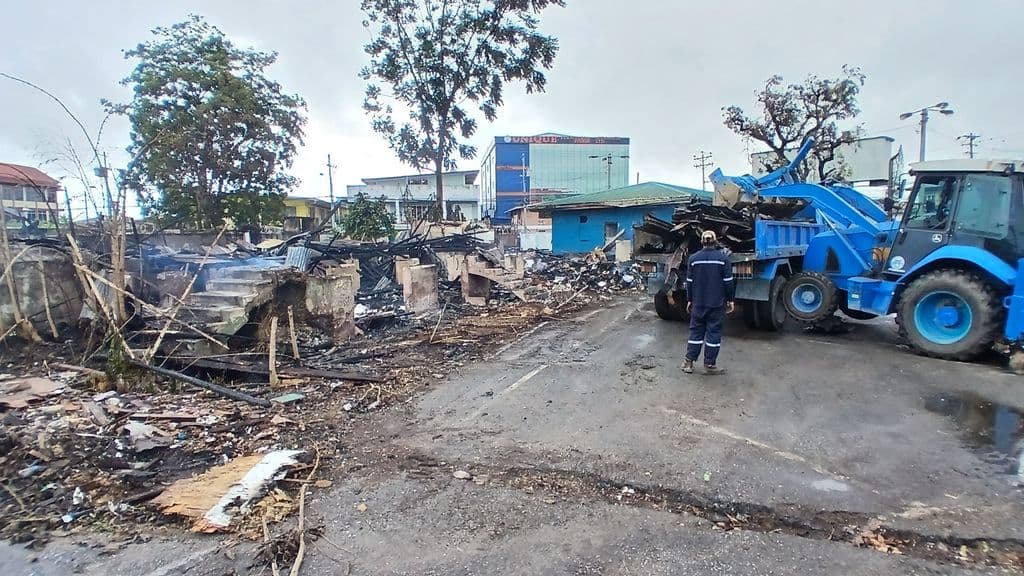 Fire razes structure at old Vendors’ Mall site
