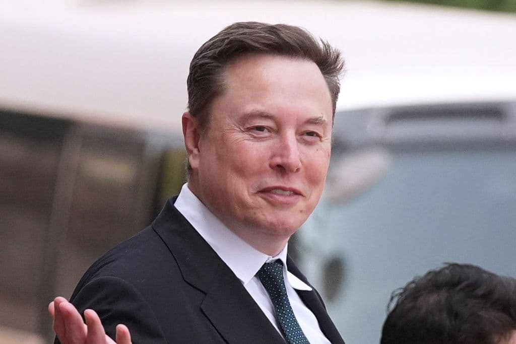 SpaceX soars 25% in Wall Street debut and makes Elon Musk the first trillionaire