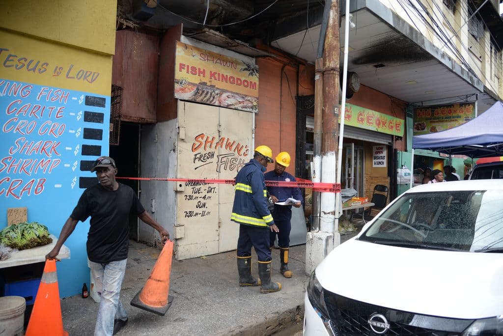 2 killed as fire rips through PoS apartment building