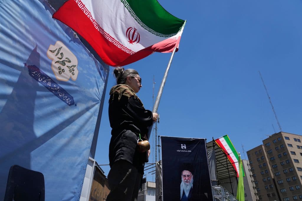 Iran and US reach an initial deal to end the war and open the Strait of Hormuz but challenges remain